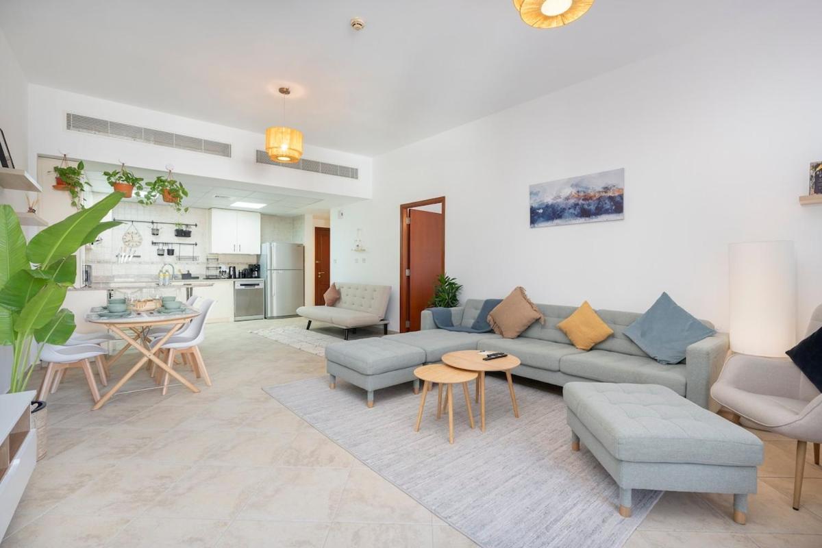 Cozy 1-bedroom For 5 In Motor City! Апартаменты Дубай